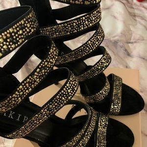 black flash heels